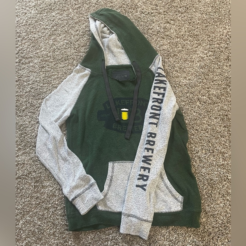 Sweatshirt